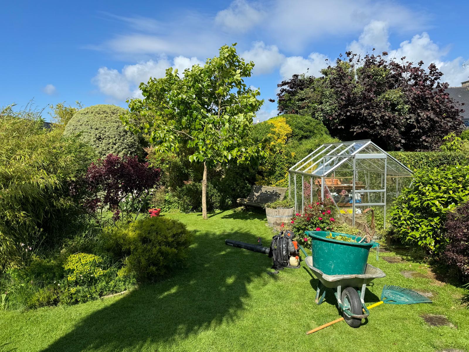 Jardin entretenu avec soin par Empreinte Nature