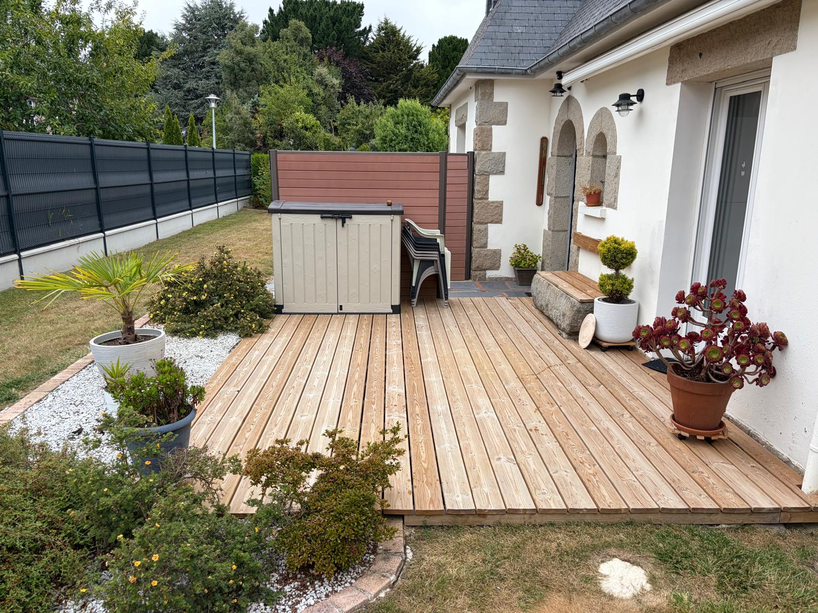 Terrasse bois contemporaine après aménagement